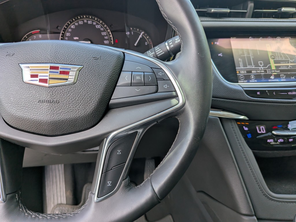 Cadillac XT5 Vehicle Full-screen Gallery Image 29