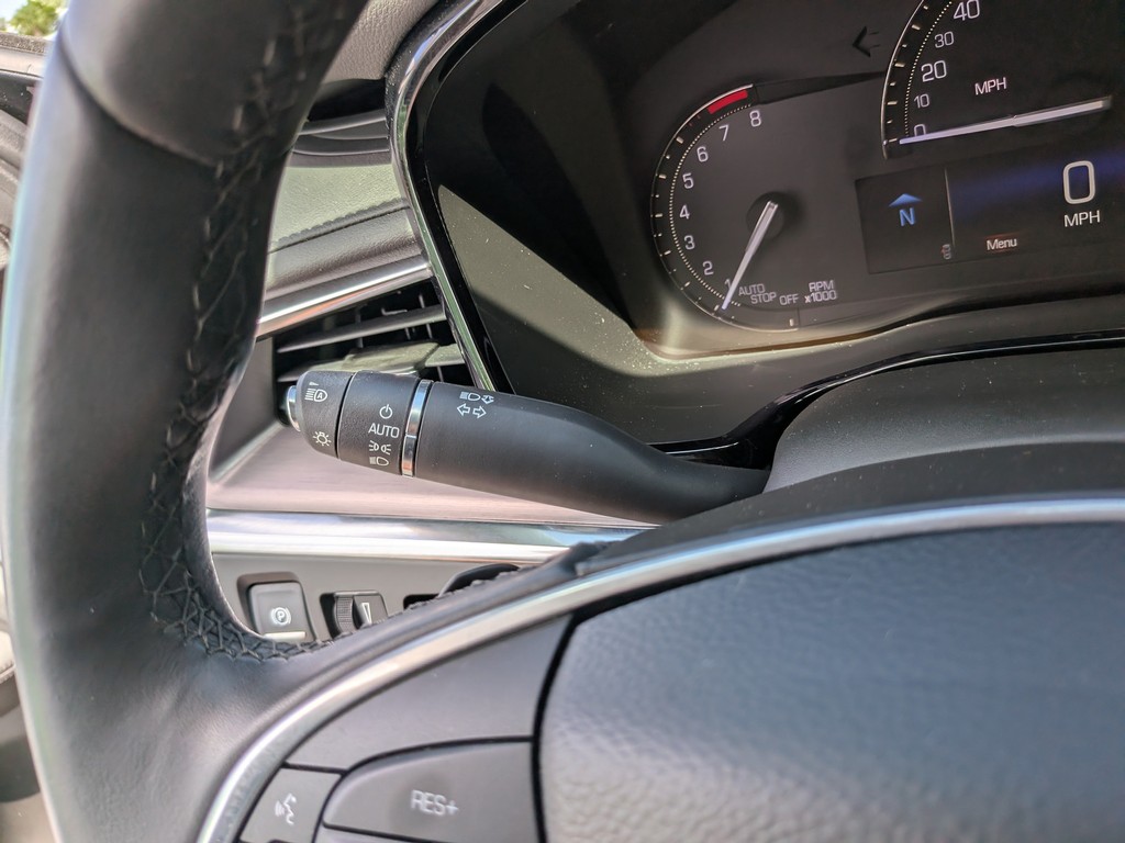 Cadillac XT5 Vehicle Full-screen Gallery Image 30