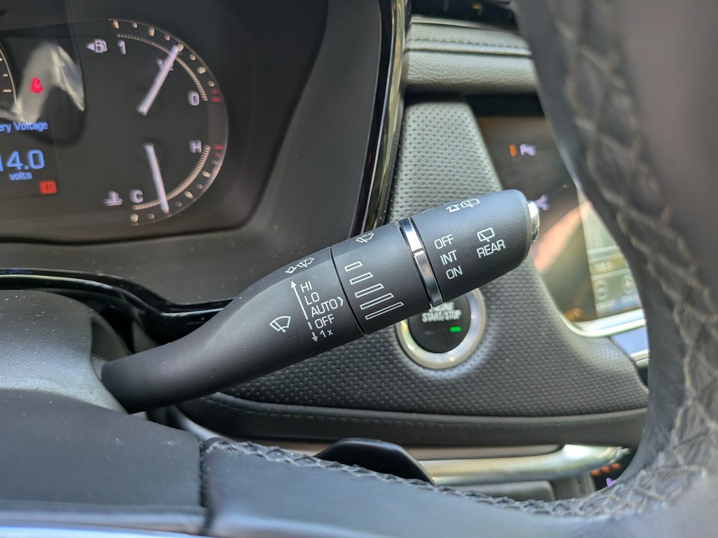 Cadillac XT5 Vehicle Full-screen Gallery Image 31