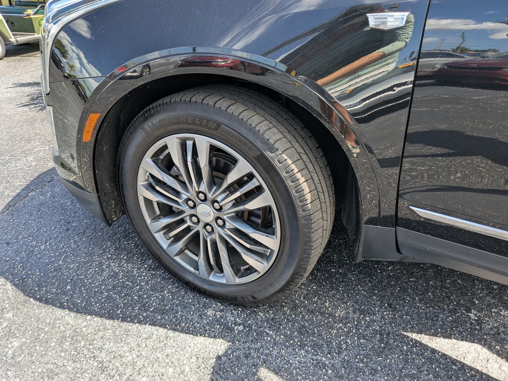 Cadillac XT5 Vehicle Full-screen Gallery Image 33