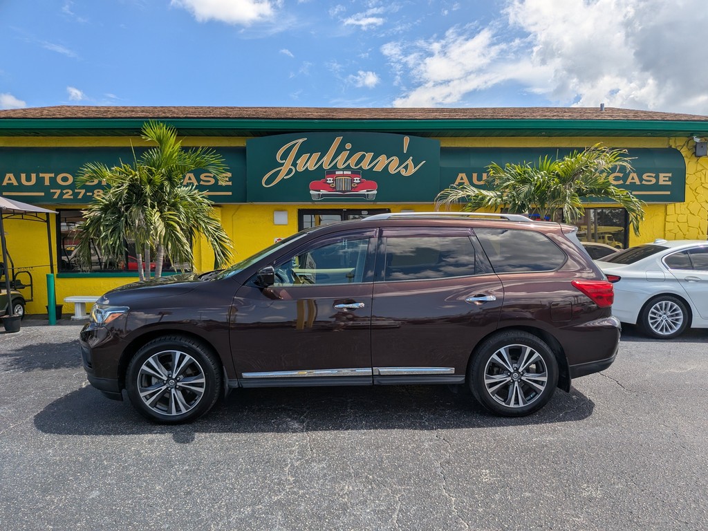 Nissan Pathfinder Vehicle Full-screen Gallery Image 02