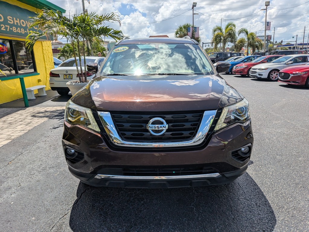 Nissan Pathfinder Vehicle Full-screen Gallery Image 05