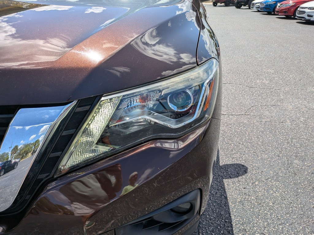 Nissan Pathfinder Vehicle Full-screen Gallery Image 06