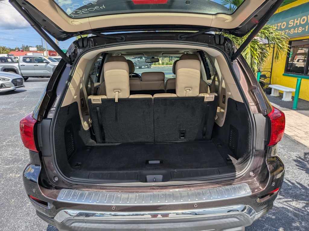 Nissan Pathfinder Vehicle Full-screen Gallery Image 09