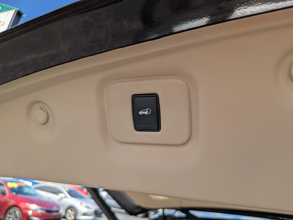 Nissan Pathfinder Vehicle Full-screen Gallery Image 10