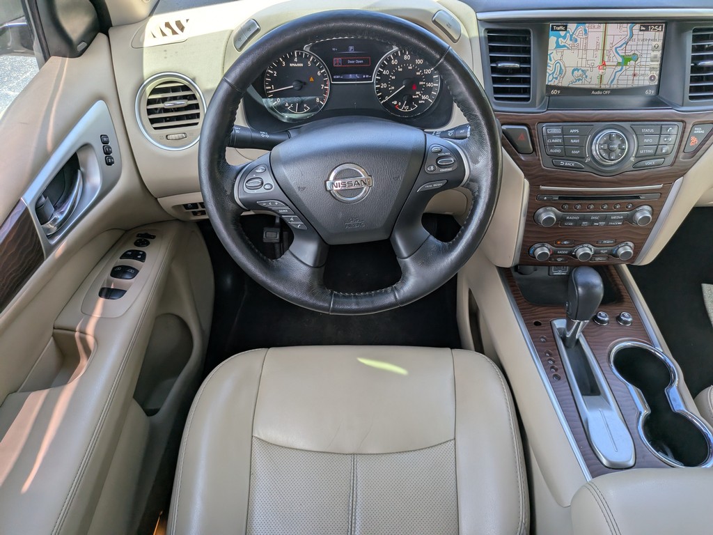 Nissan Pathfinder Vehicle Full-screen Gallery Image 14