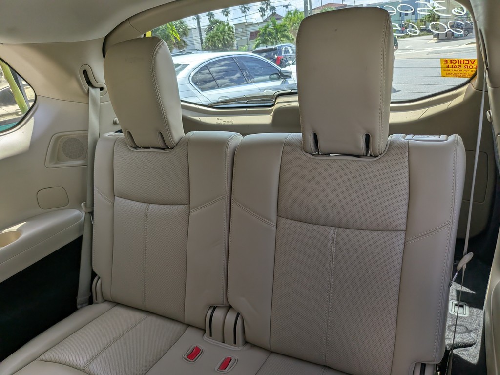 Nissan Pathfinder Vehicle Full-screen Gallery Image 19