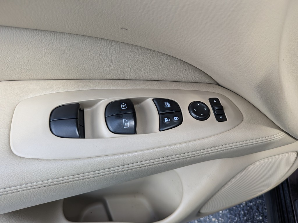 Nissan Pathfinder Vehicle Full-screen Gallery Image 20
