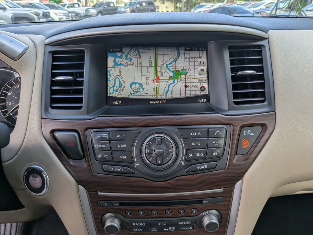 Nissan Pathfinder Vehicle Full-screen Gallery Image 24