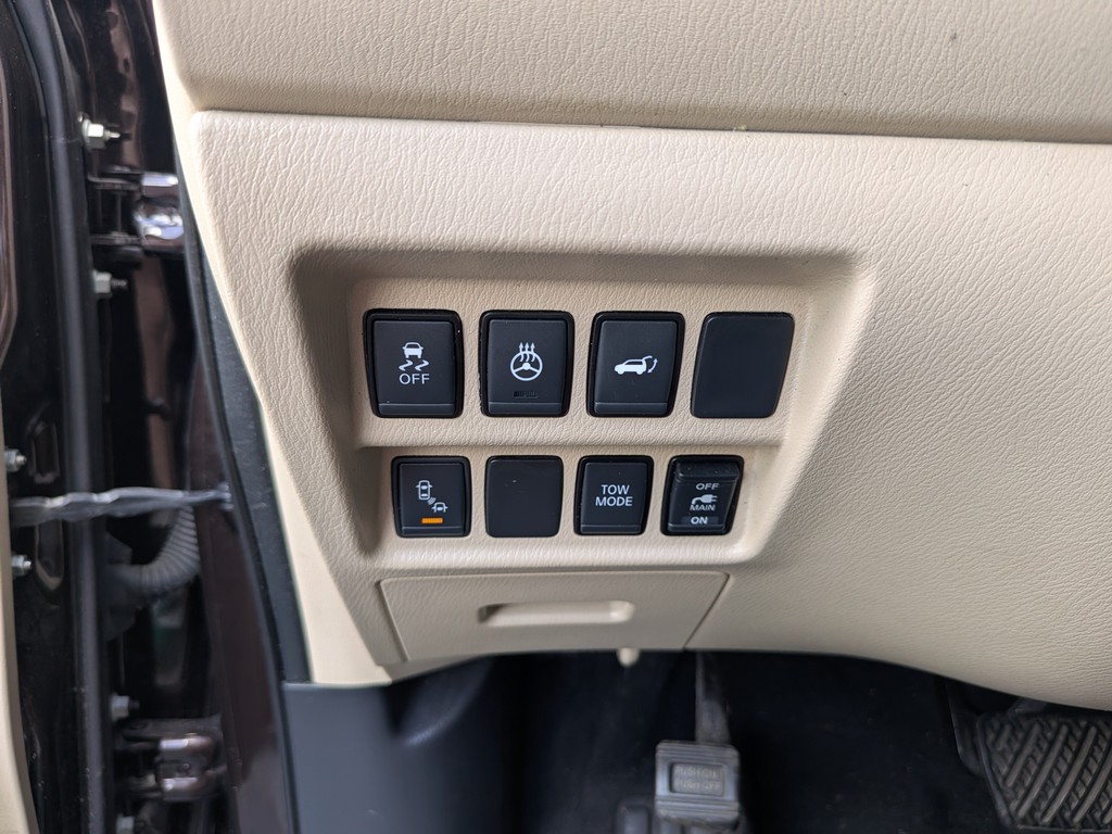Nissan Pathfinder Vehicle Full-screen Gallery Image 30