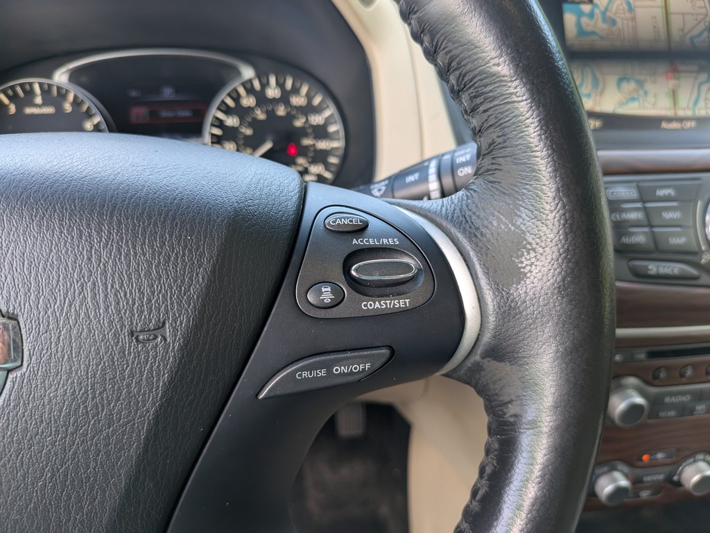 Nissan Pathfinder Vehicle Full-screen Gallery Image 33