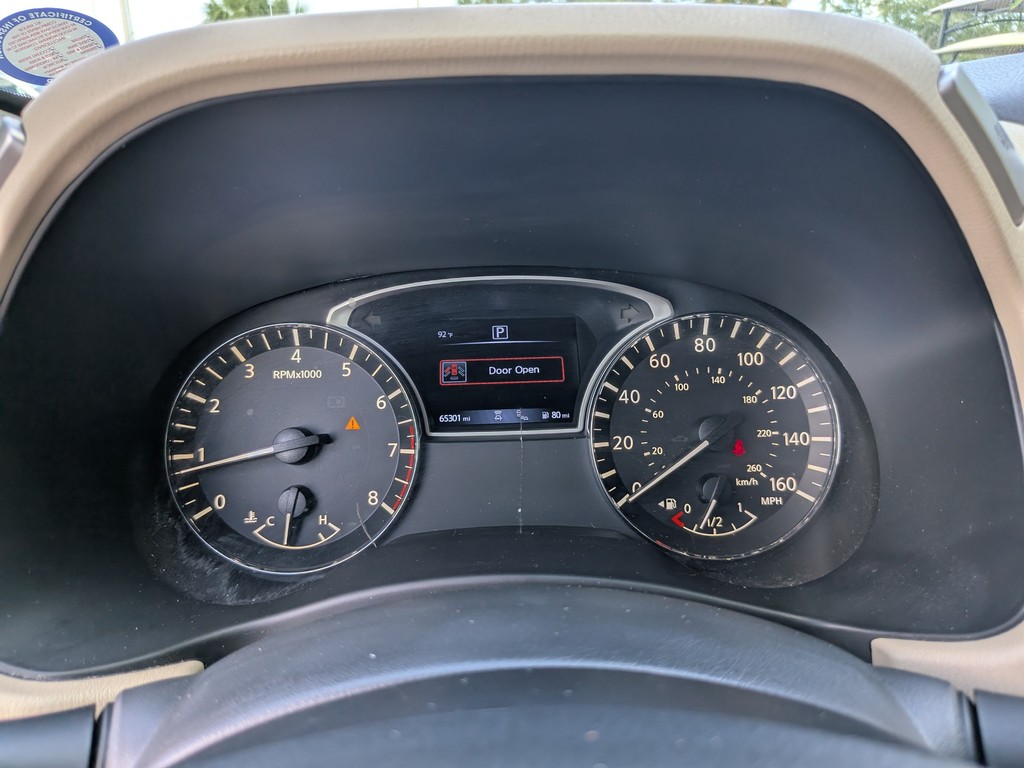 Nissan Pathfinder Vehicle Full-screen Gallery Image 36