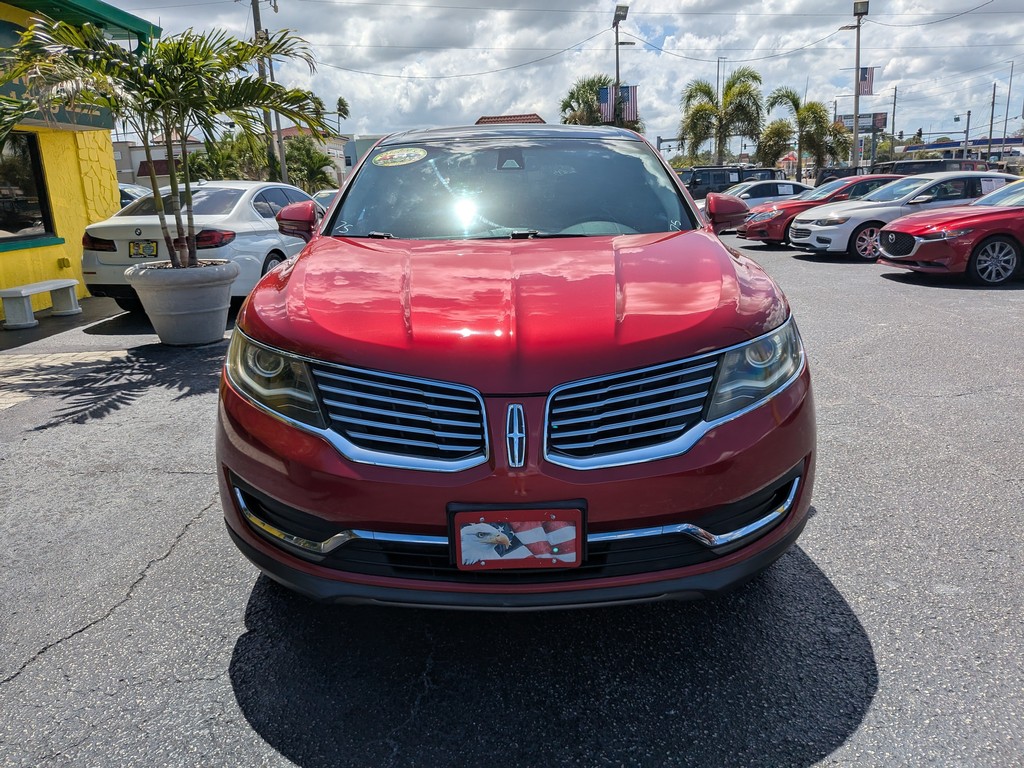 Lincoln MKX Vehicle Full-screen Gallery Image 05