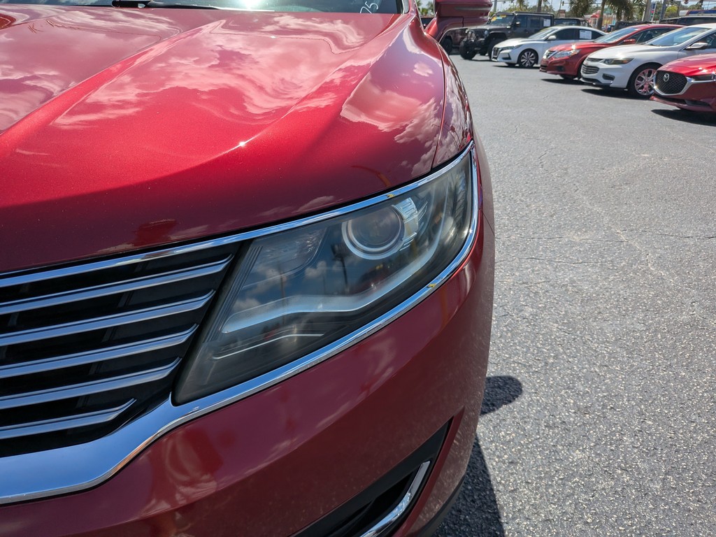 Lincoln MKX Vehicle Full-screen Gallery Image 06