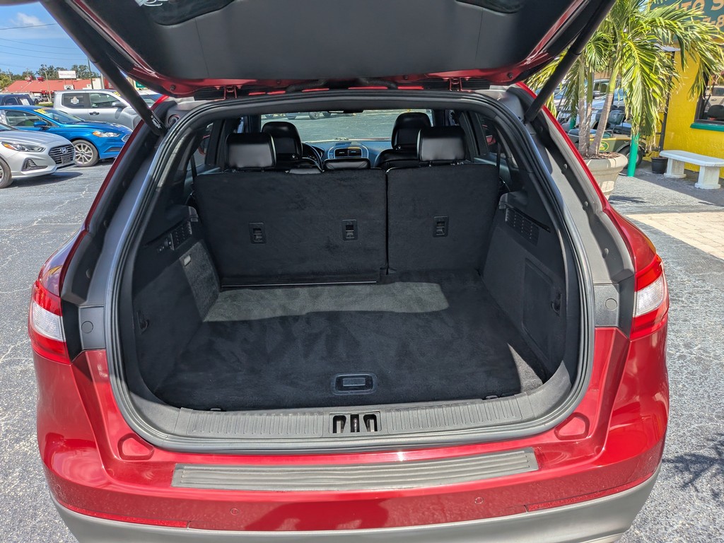 Lincoln MKX Vehicle Full-screen Gallery Image 09