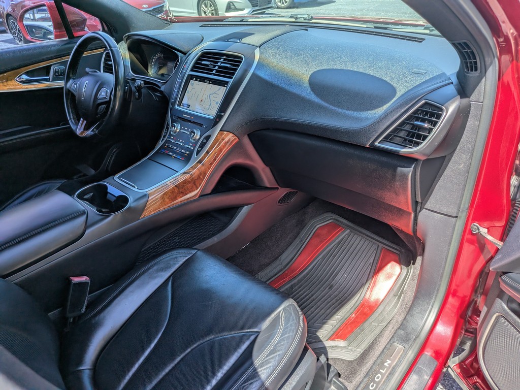 Lincoln MKX Vehicle Full-screen Gallery Image 12