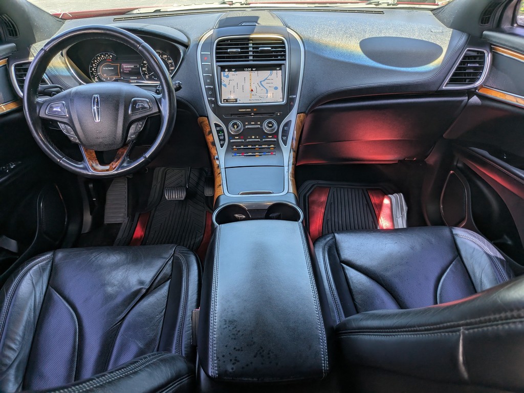 Lincoln MKX Vehicle Full-screen Gallery Image 13