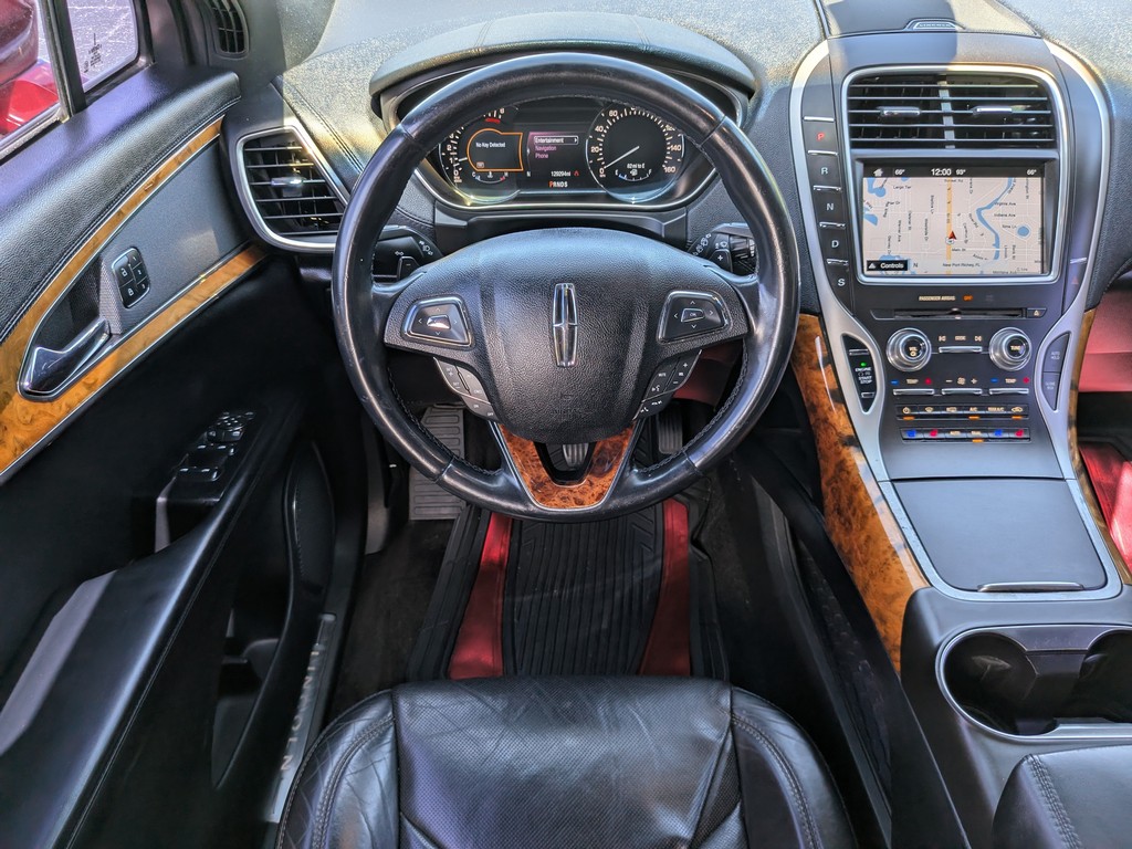 Lincoln MKX Vehicle Full-screen Gallery Image 14