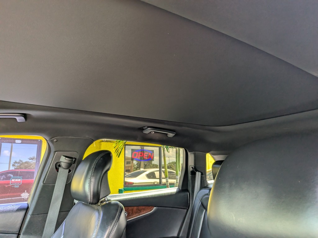 Lincoln MKX Vehicle Full-screen Gallery Image 20