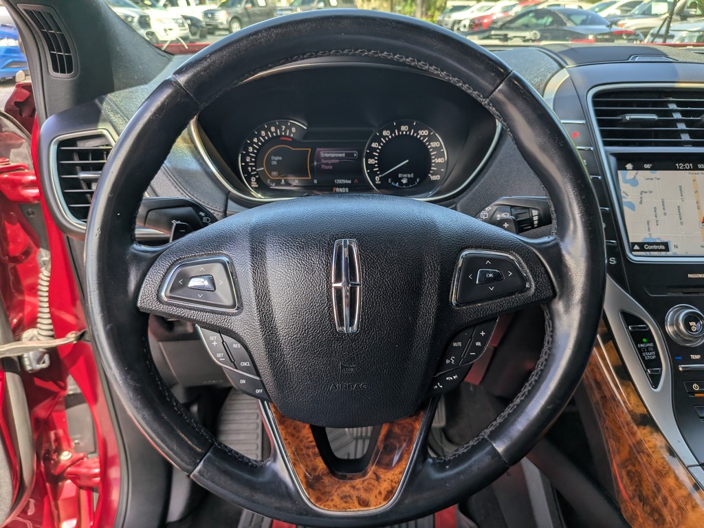 Lincoln MKX Vehicle Full-screen Gallery Image 27