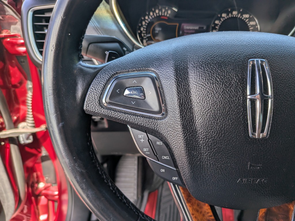 Lincoln MKX Vehicle Full-screen Gallery Image 28