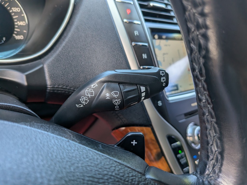 Lincoln MKX Vehicle Full-screen Gallery Image 31