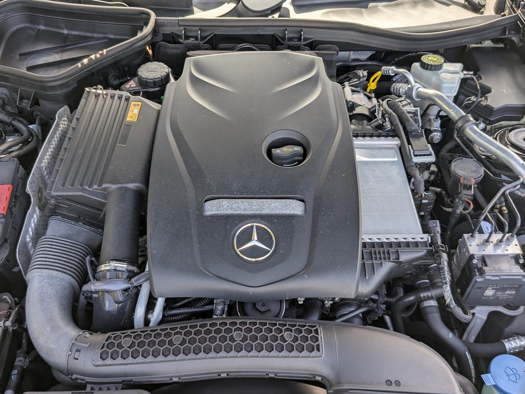 Mercedes-Benz SLC Vehicle Full-screen Gallery Image 07