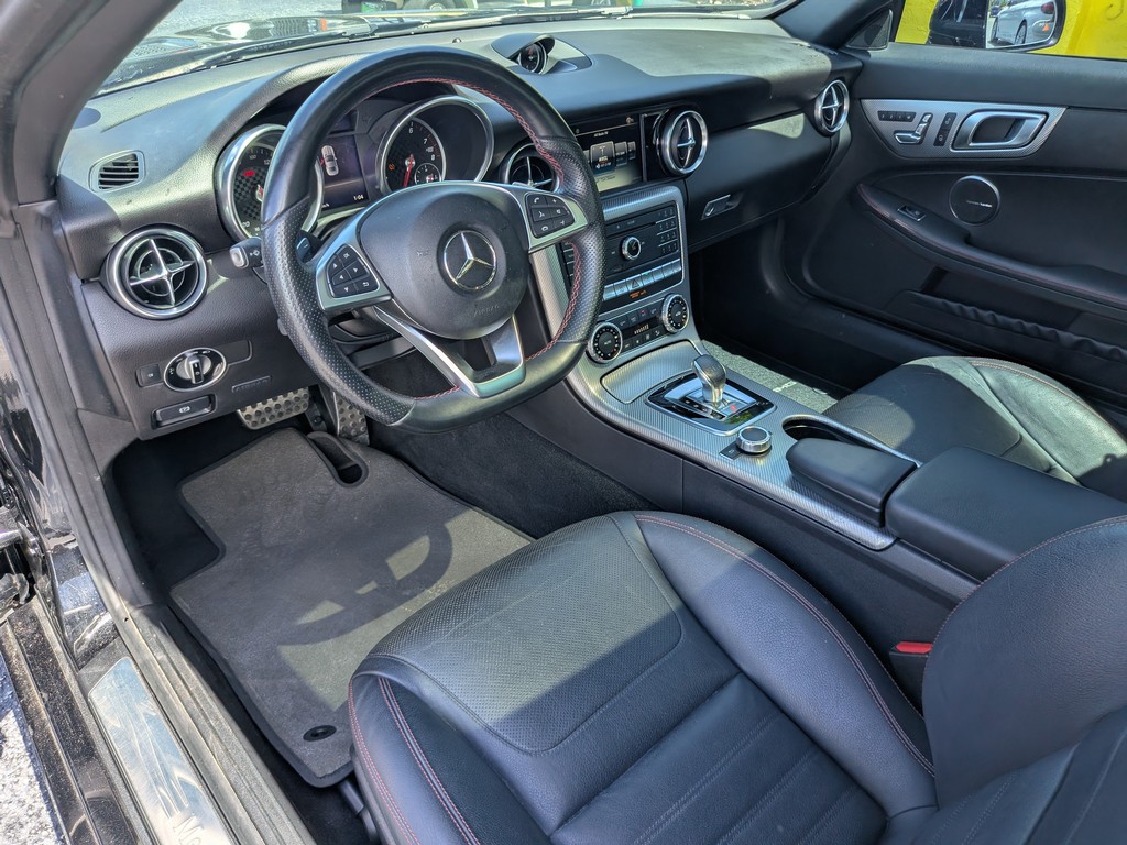 Mercedes-Benz SLC Vehicle Full-screen Gallery Image 09