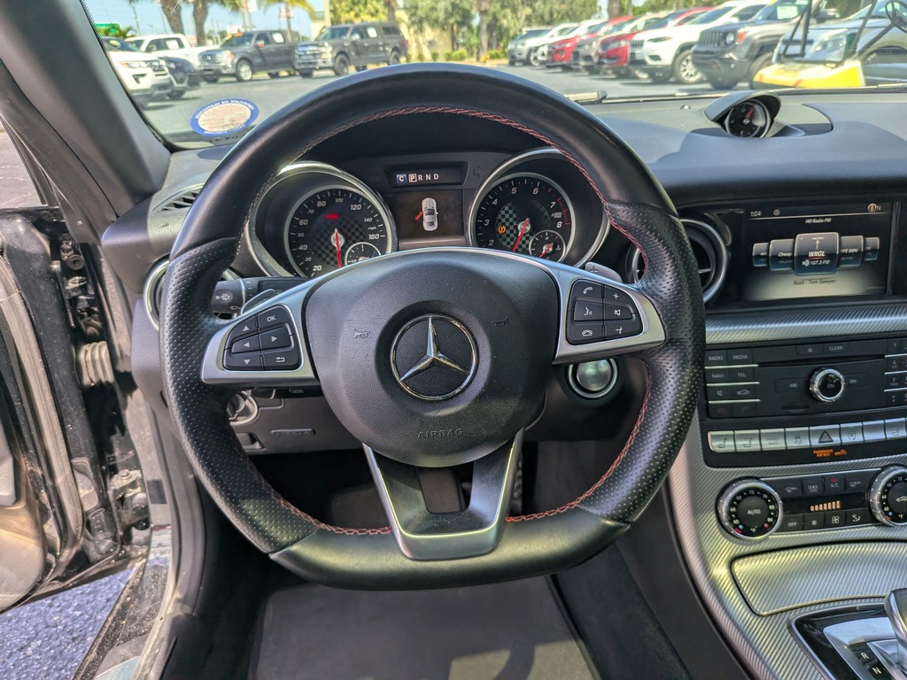 Mercedes-Benz SLC Vehicle Full-screen Gallery Image 10