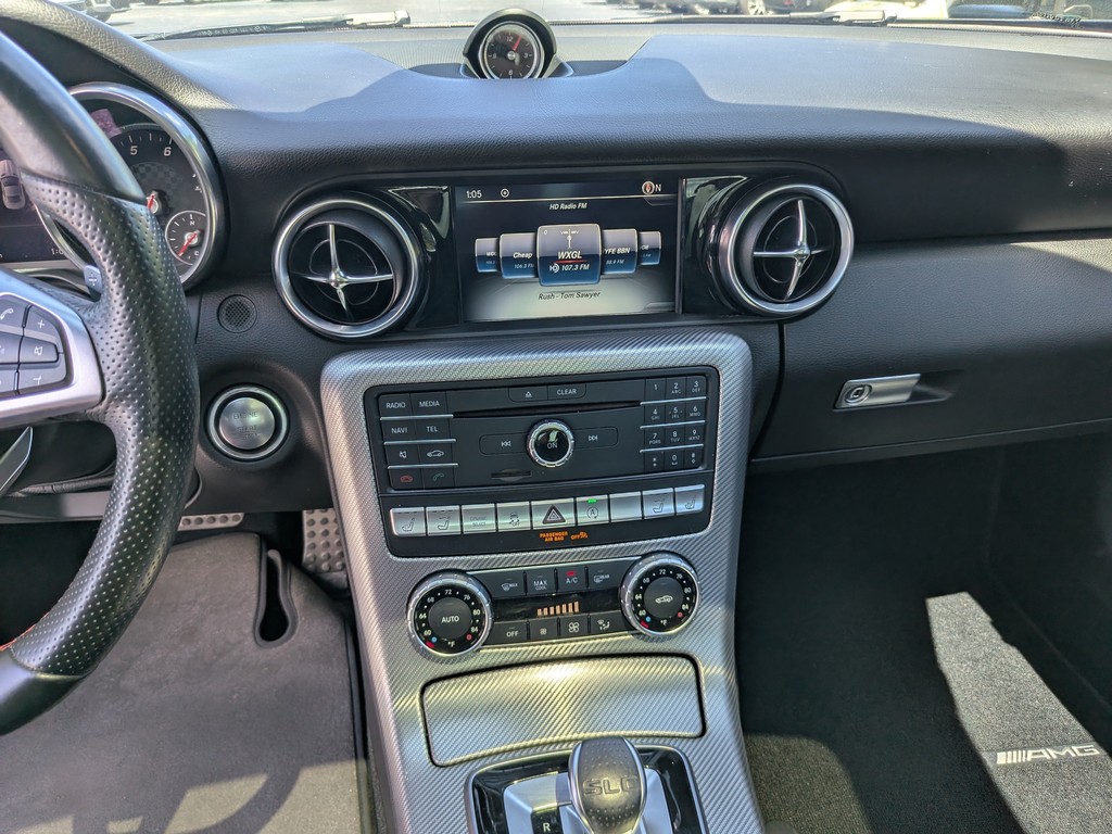 Mercedes-Benz SLC Vehicle Full-screen Gallery Image 11