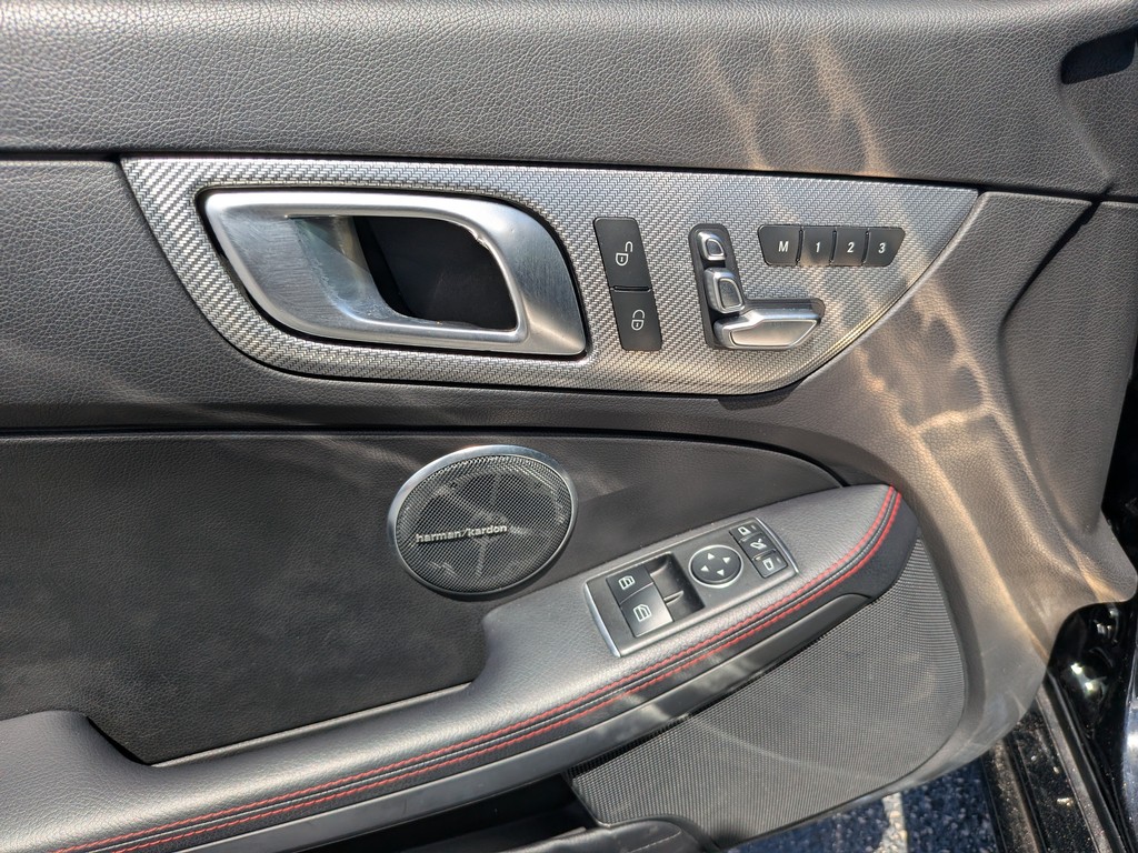 Mercedes-Benz SLC Vehicle Full-screen Gallery Image 14