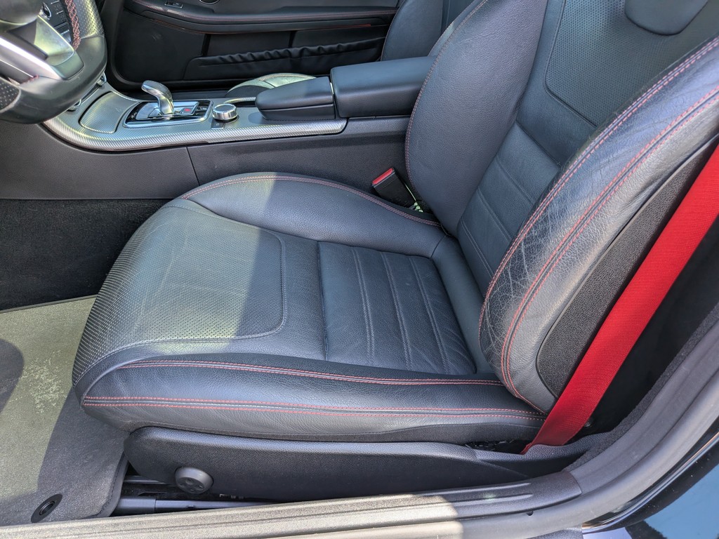 Mercedes-Benz SLC Vehicle Full-screen Gallery Image 16