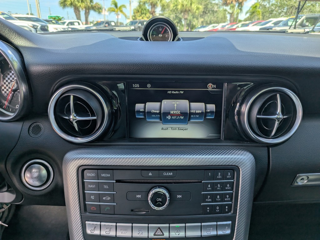 Mercedes-Benz SLC Vehicle Full-screen Gallery Image 18