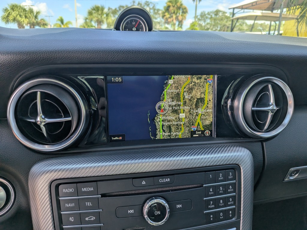 Mercedes-Benz SLC Vehicle Full-screen Gallery Image 19