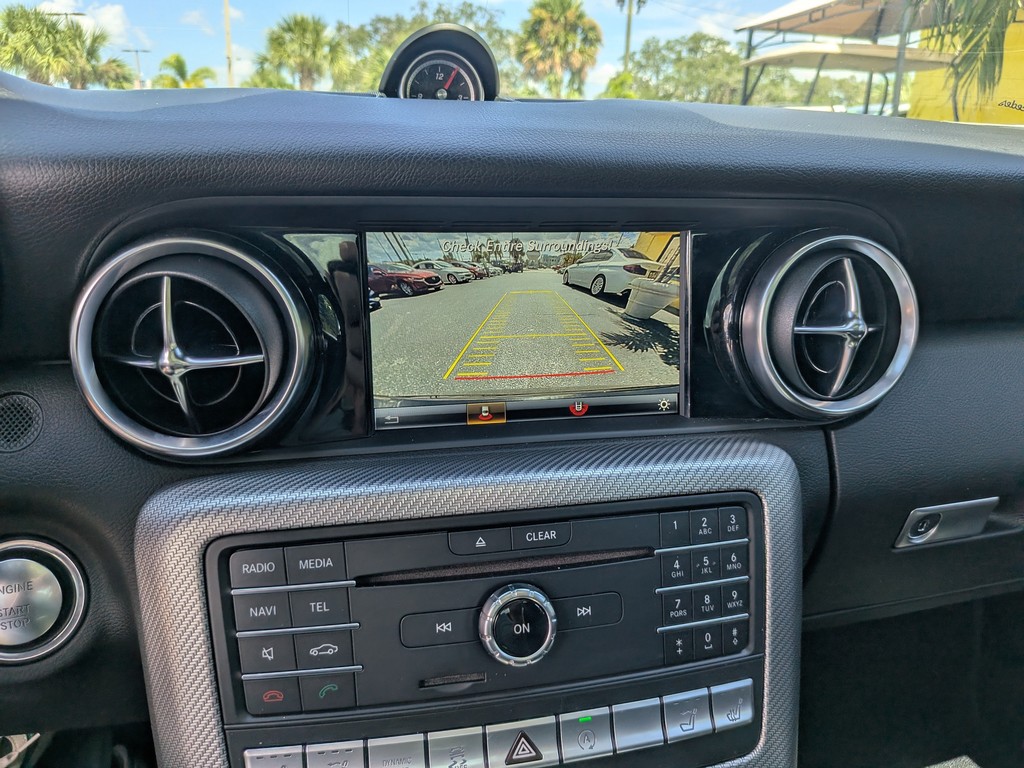Mercedes-Benz SLC Vehicle Full-screen Gallery Image 20
