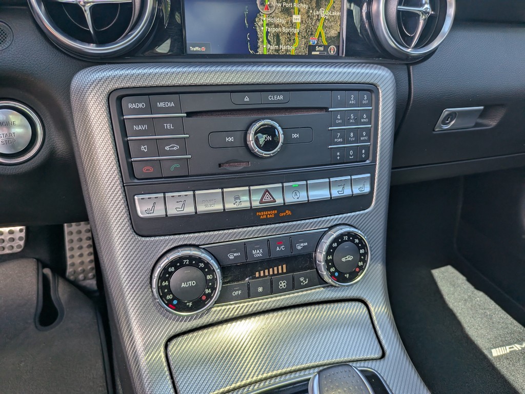 Mercedes-Benz SLC Vehicle Full-screen Gallery Image 21