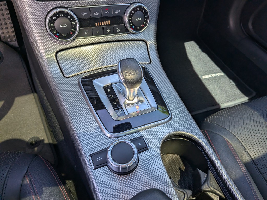 Mercedes-Benz SLC Vehicle Full-screen Gallery Image 22