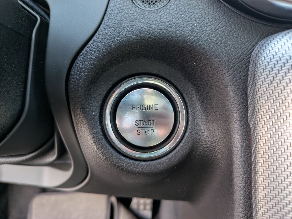 Mercedes-Benz SLC Vehicle Full-screen Gallery Image 23
