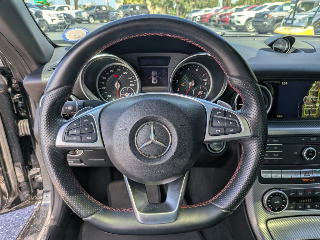 Mercedes-Benz SLC Vehicle Full-screen Gallery Image 25
