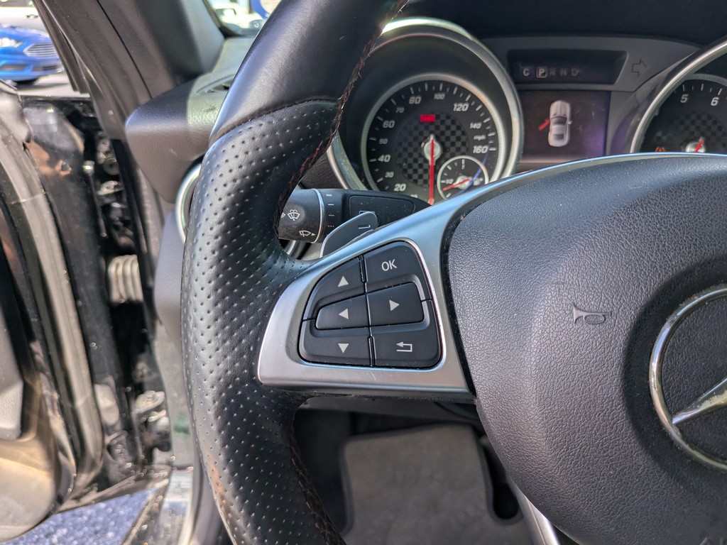 Mercedes-Benz SLC Vehicle Full-screen Gallery Image 26