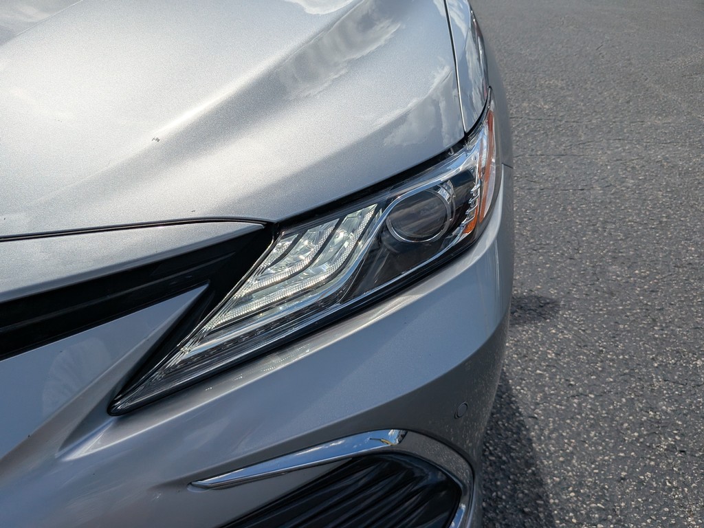 Toyota Camry Vehicle Full-screen Gallery Image 06