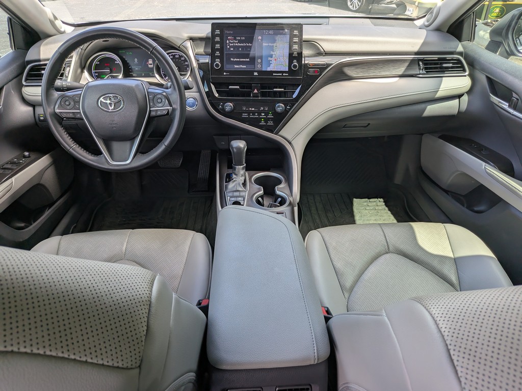 Toyota Camry Vehicle Full-screen Gallery Image 10