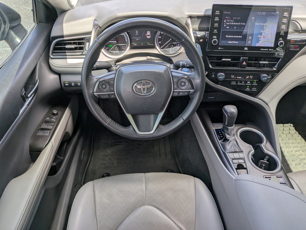 Toyota Camry Vehicle Full-screen Gallery Image 11