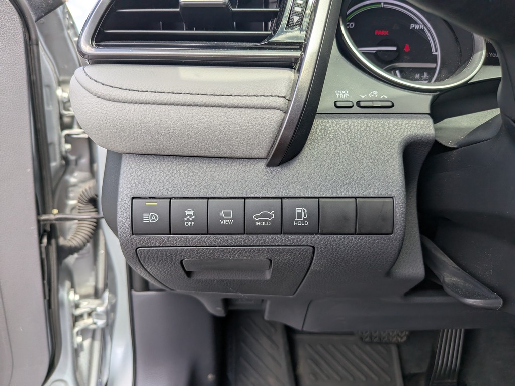 Toyota Camry Vehicle Full-screen Gallery Image 24