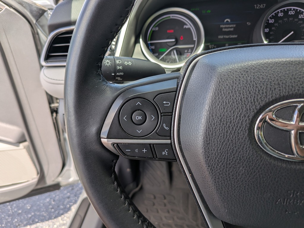 Toyota Camry Vehicle Full-screen Gallery Image 26