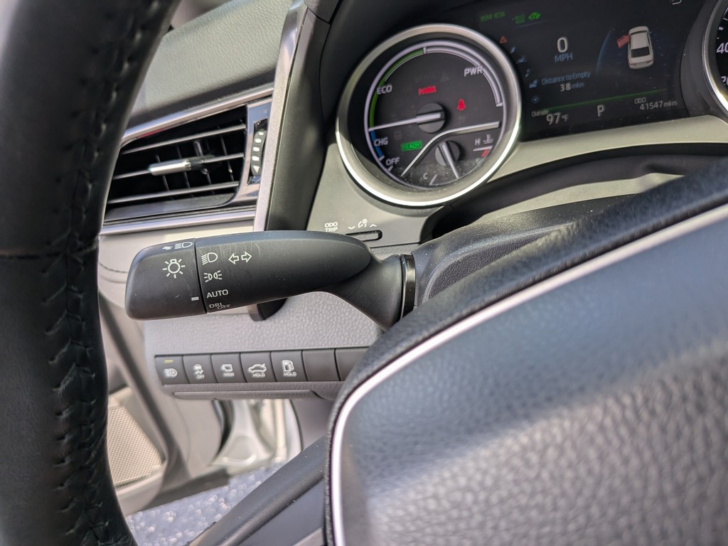 Toyota Camry Vehicle Full-screen Gallery Image 28