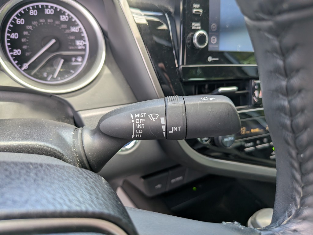 Toyota Camry Vehicle Full-screen Gallery Image 29