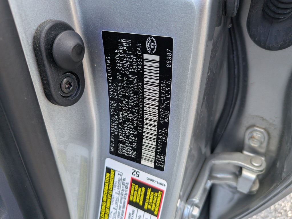 Toyota Camry Vehicle Full-screen Gallery Image 34