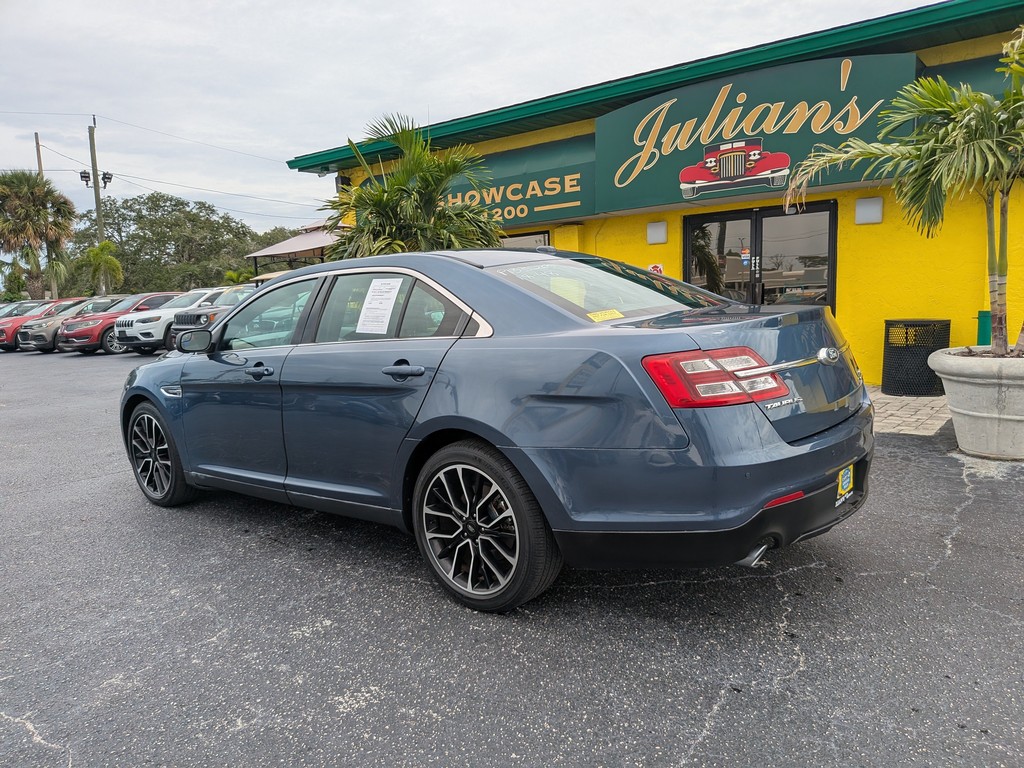 Ford Taurus Vehicle Full-screen Gallery Image 03