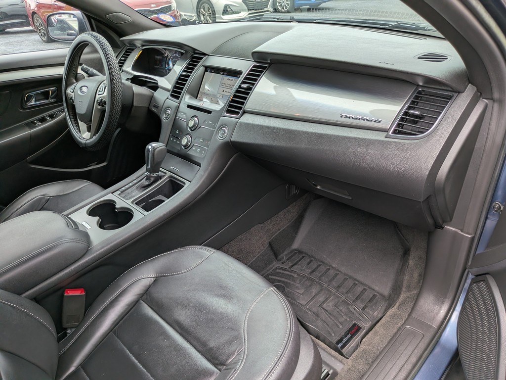Ford Taurus Vehicle Full-screen Gallery Image 10